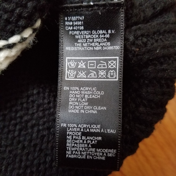 Forever 21 Aztec Knit Black and White Crew Sweater - Picture 6 of 6